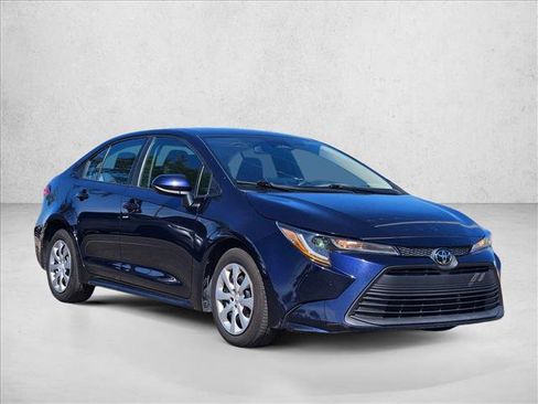 Used 2024 Toyota Corolla LE FWD image 3