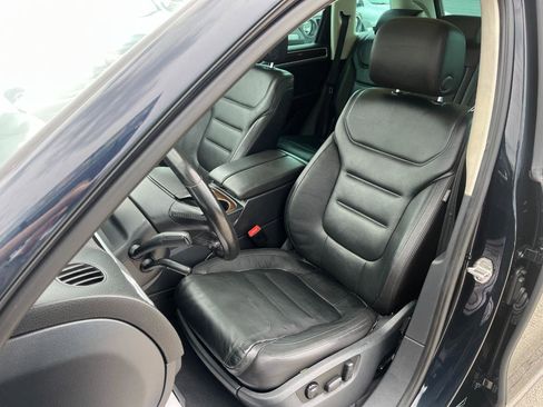 Used 2015 Volkswagen Touareg TDI image 13