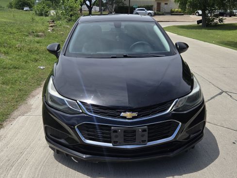 Used 2018 Chevrolet Cruze LT image 13