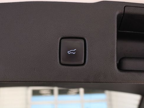 Used 2021 Ford Escape SE w/ SE Sport Appearance Package FWD image 32