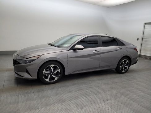 Used 2023 Hyundai Elantra SEL w/ Convenience Package FWD image 2