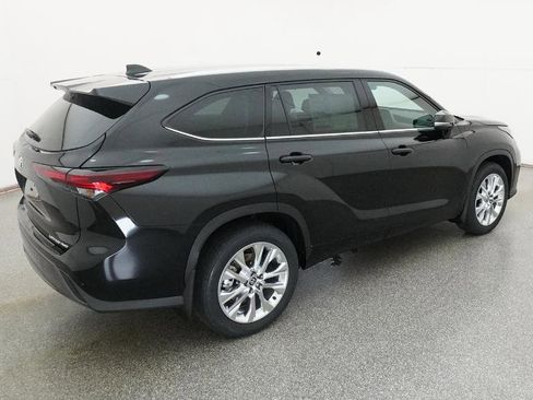 New 2026 Toyota Highlander Limited image 22