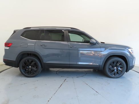 Used 2026 Volkswagen Atlas SE FWD image 2