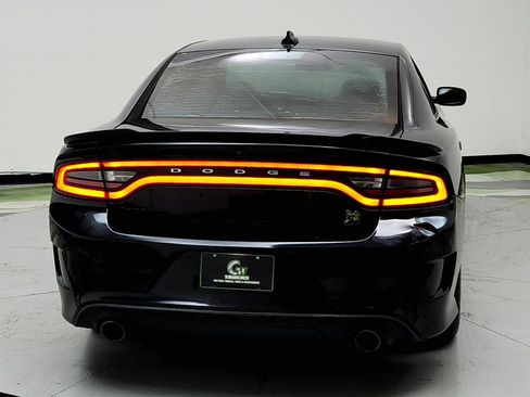 Used 2019 Dodge Charger Scat Pack image 6
