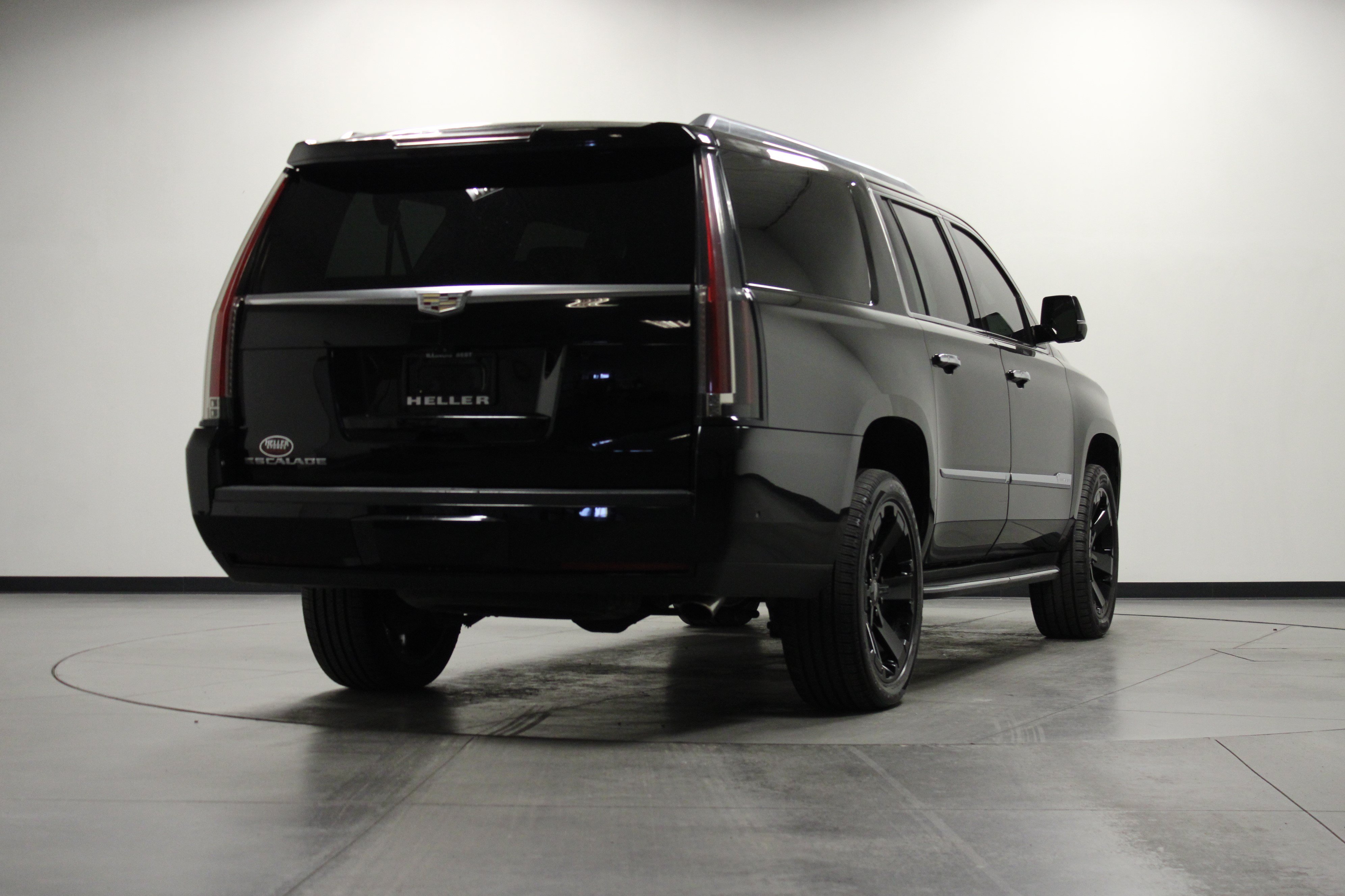 Used 2019 Cadillac Escalade ESV Luxury AWD/4WD image 4