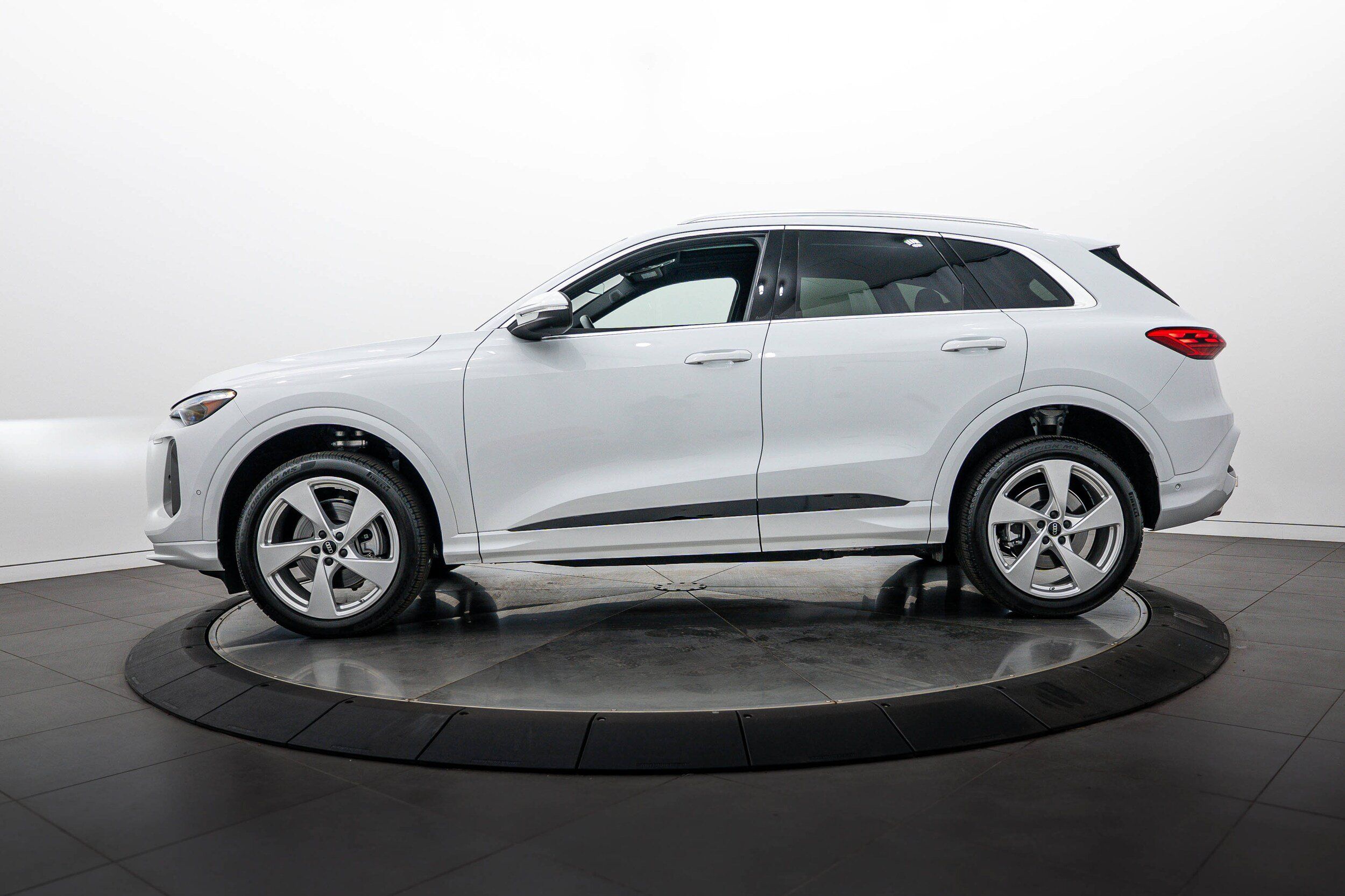 Used 2025 Audi Q5 Premium Plus AWD/4WD image 7