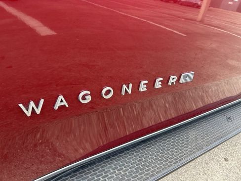 Used 2023 Jeep Wagoneer Series III w/ Preferred Equipment Group RWD image 15