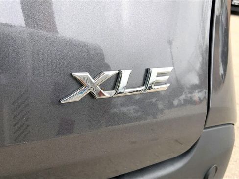 Used 2025 Toyota Sienna XLE image 9