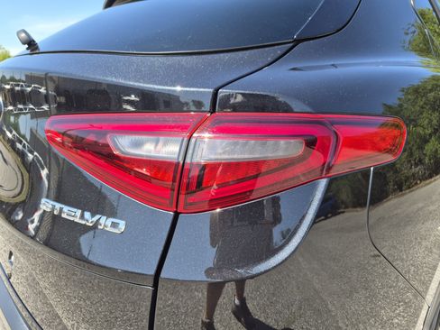 Used 2022 Alfa Romeo Stelvio Sprint RWD image 18