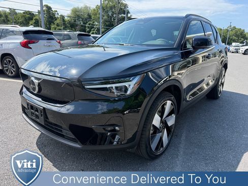 Used 2023 Volvo XC40 Recharge Ultimate w/ Protection Package Premier AWD/4WD image 4