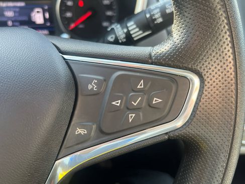 Used 2020 Chevrolet Equinox LT image 16