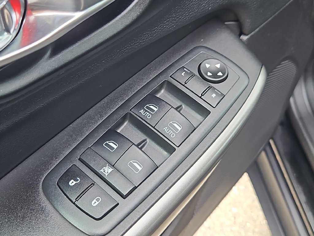 Used 2021 Jeep Cherokee Latitude Plus AWD/4WD image 25