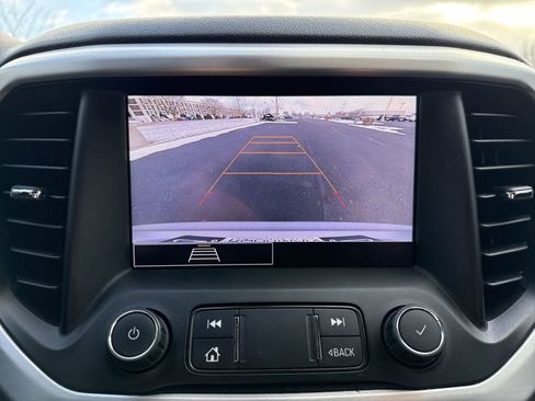 Used 2020 GMC Acadia SLE image 18