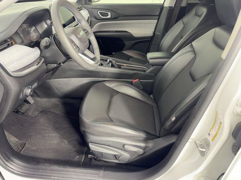 Used 2022 Jeep Compass Latitude image 5