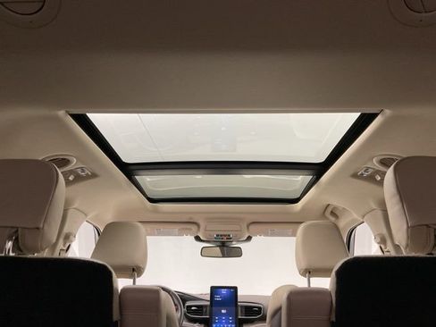 Used 2020 Ford Explorer Platinum w/ Premium Technology Package image 30