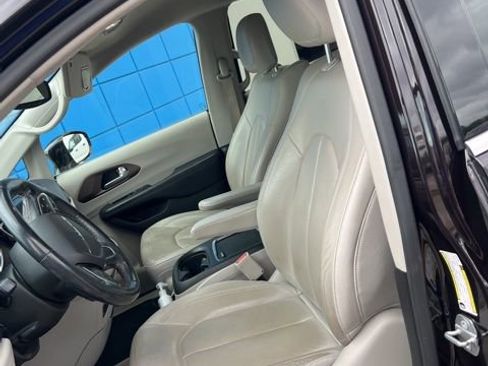Used 2019 Chrysler Pacifica Touring-L Plus w/ Advanced Safetytec Group image 14