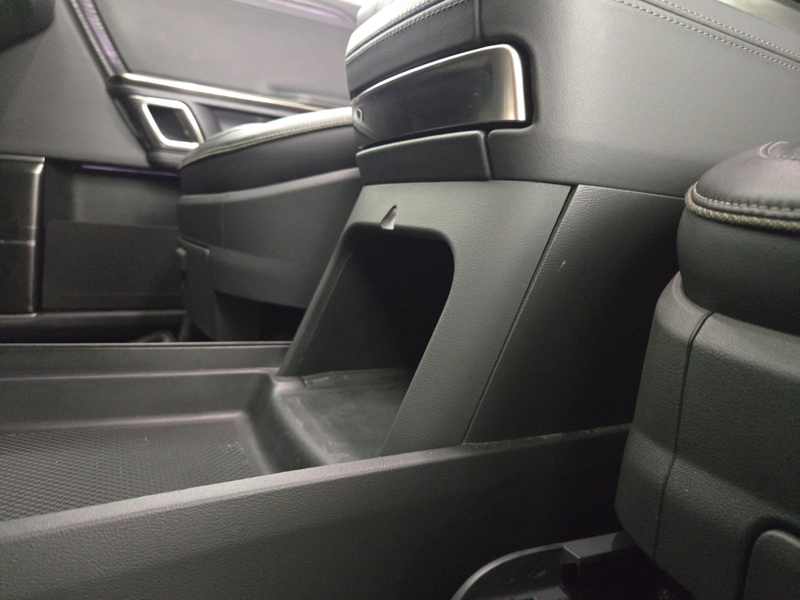 Used 2022 Rivian R1T Adventure AWD/4WD image 31