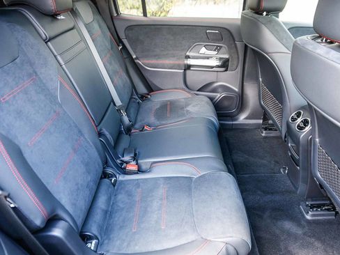 Used 2024 Mercedes-Benz EQB 300 4MATIC image 17