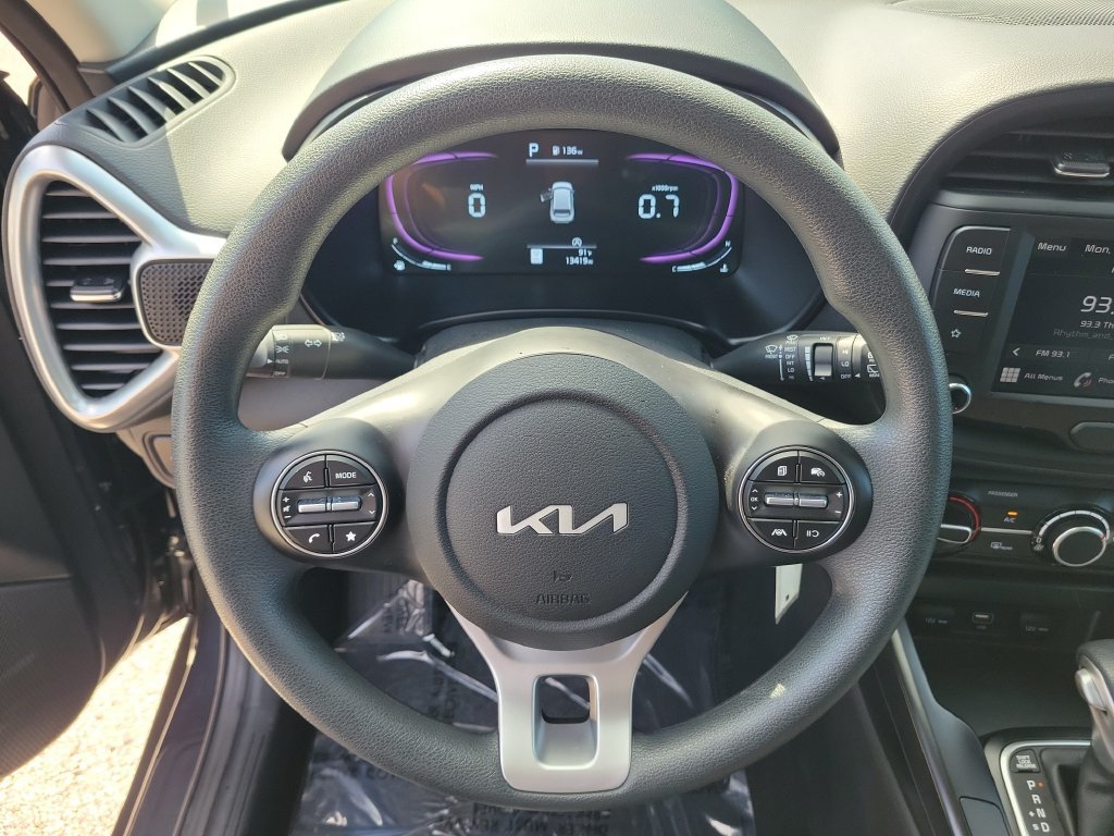 Used 2025 Kia Soul LX w/ LX Technology Package FWD image 23