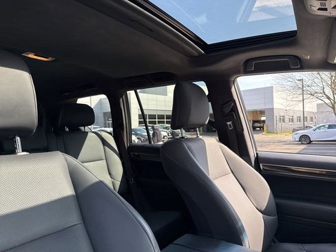 Used 2023 Lexus GX 460 Premium w/ Premium Package image 11