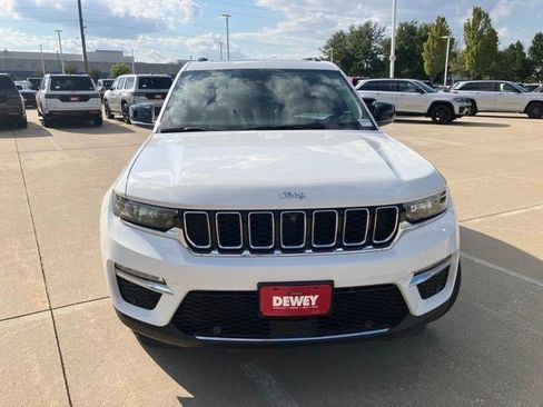 Certified 2023 Jeep Grand Cherokee Limited w/ Luxury Tech Group II AWD/4WD image 2