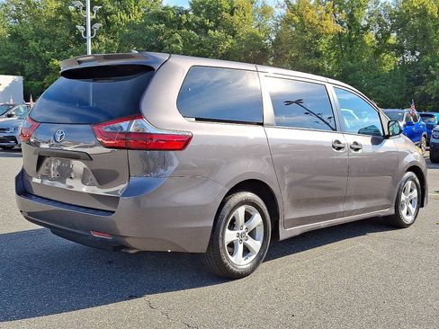 Used 2020 Toyota Sienna L image 6
