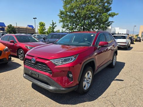 Used 2019 Toyota RAV4 XLE AWD/4WD image 12