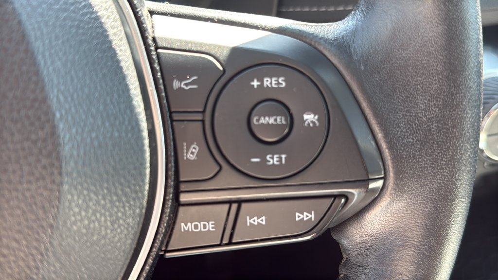 Used 2020 Toyota RAV4 XLE Premium FWD image 22