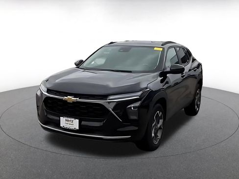 Used 2025 Chevrolet Trax LT FWD image 7