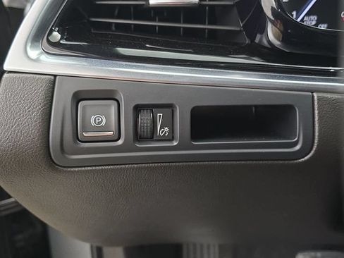Used 2023 Cadillac XT6 Premium Luxury w/ LPO, Floor Liner Package FWD image 33