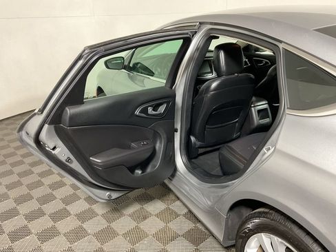 Used 2017 Chrysler 200 Limited Platinum image 32