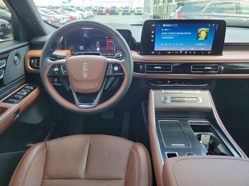 Certified 2025 Lincoln Aviator Reserve AWD/4WD image 12