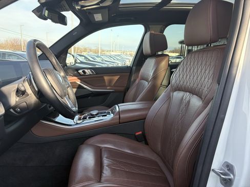 Used 2025 BMW X5 xDrive50e image 7