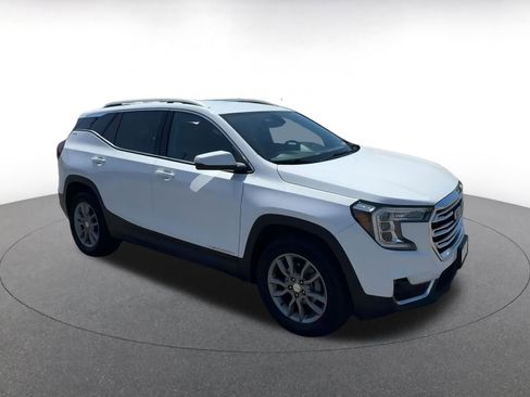 Used 2024 GMC Terrain SLT image 2