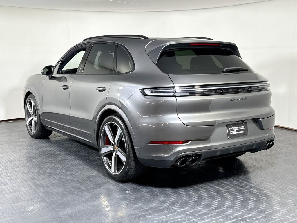 Certified 2025 Porsche Cayenne S AWD/4WD image 3