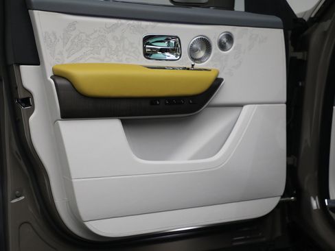 Certified 2025 Rolls-Royce Cullinan image 23