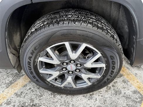 Used 2023 GMC Acadia SLT image 6