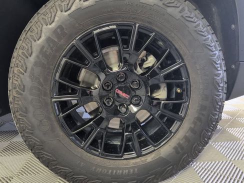 Used 2025 GMC Acadia AT4 w/ Luxury Package image 20