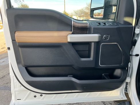 Used 2022 Ford F250 Lariat w/ Chrome Package image 25