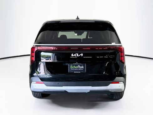 Used 2025 Kia Carnival FWD image 7