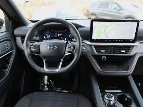 Certified 2025 Ford Explorer ST-Line image 18