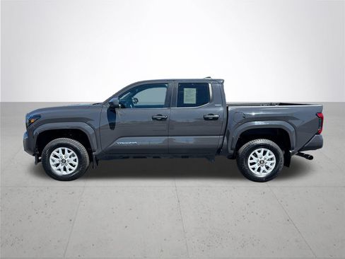 Used 2024 Toyota Tacoma SR5 AWD/4WD image 10
