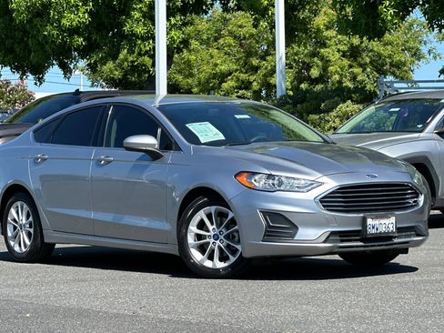 Used 2020 Ford Fusion SE FWD image 2