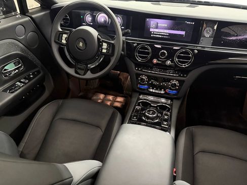 Used 2025 Rolls-Royce Spectre image 31