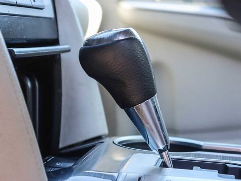 Used 2014 Toyota Camry XLE image 21