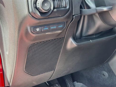 Used 2021 Jeep Wrangler Unlimited Sahara w/ Cold Weather Group AWD/4WD image 19