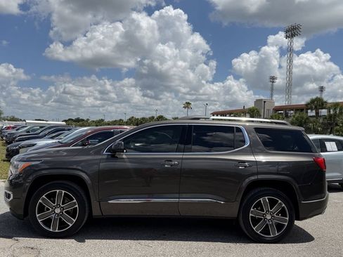 Used 2019 GMC Acadia Denali w/ Technology Package FWD image 8