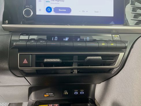 Used 2025 Toyota Camry LE w/ Convenience Package FWD image 20
