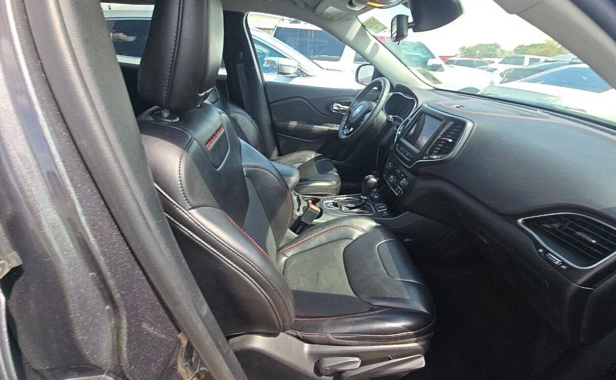 Used 2022 Jeep Cherokee Trailhawk AWD/4WD image 8