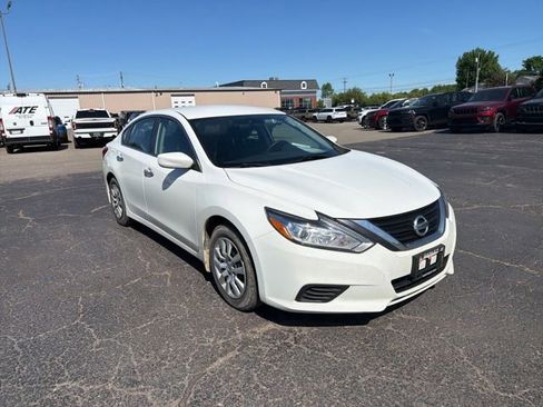 Used 2018 Nissan Altima 2.5 S w/ S Convenience Package FWD image 2